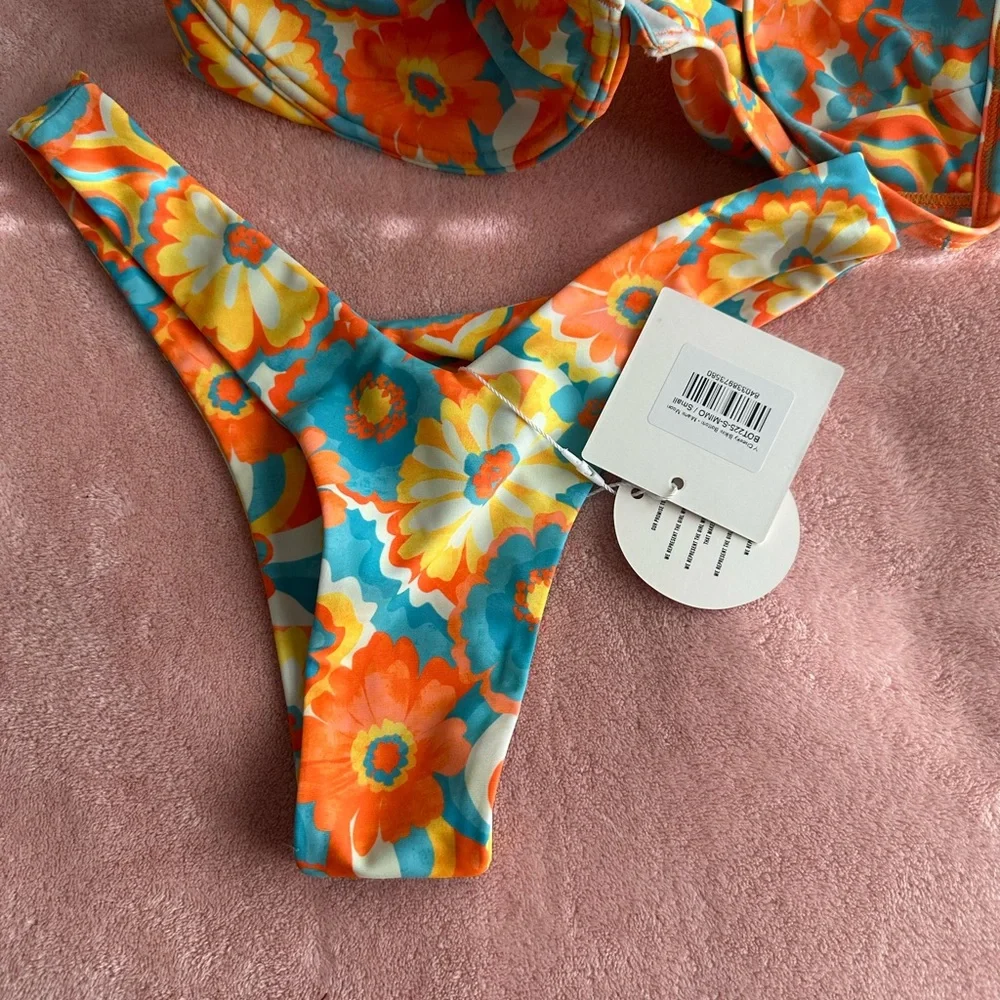 KULANI KINIS Bikini in Miami Moon Floral Bikini Top M and bottom S - Picture 9 of 11